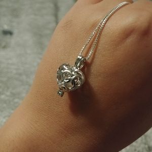 Vantel Pearls caged heart